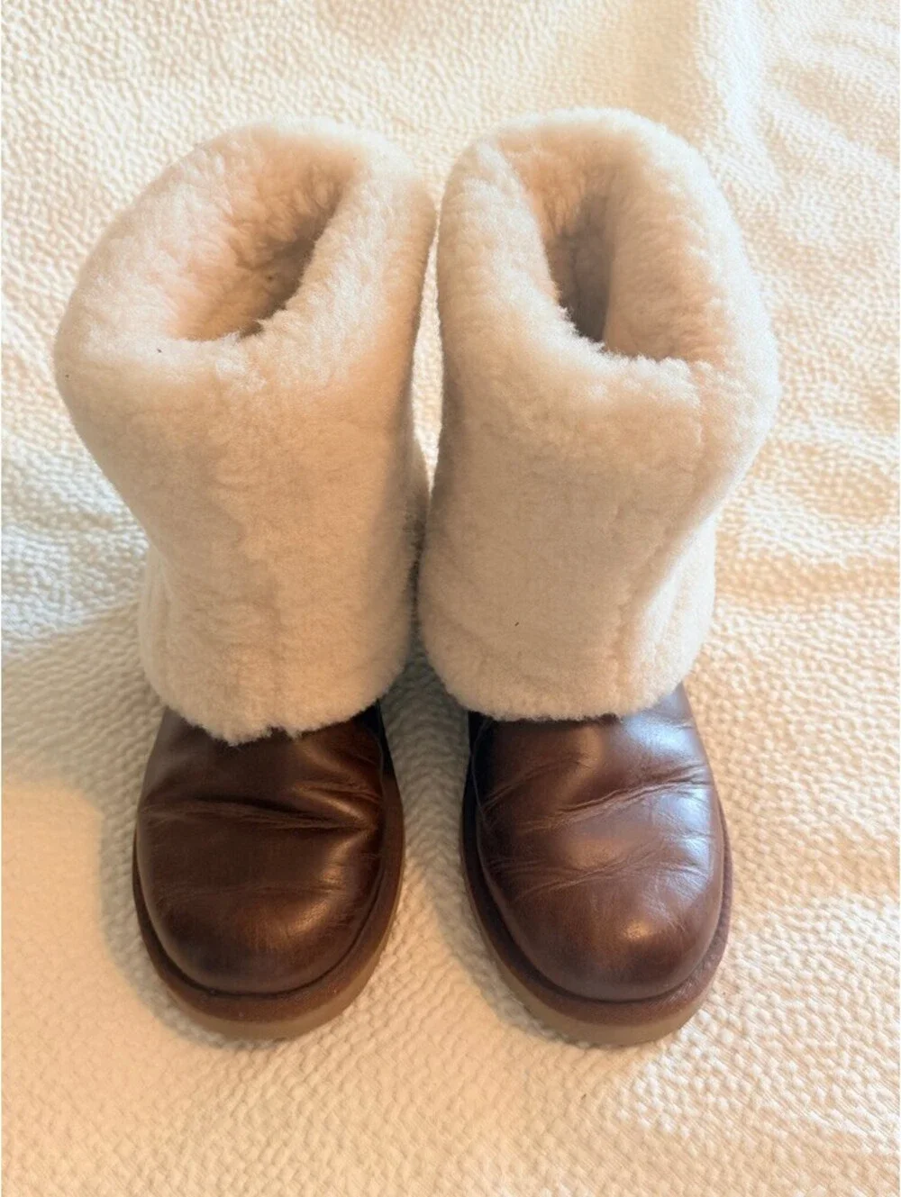 UGG Australia | Patten Leather Shearling Boots Women’s Size 8 | SKU xl017